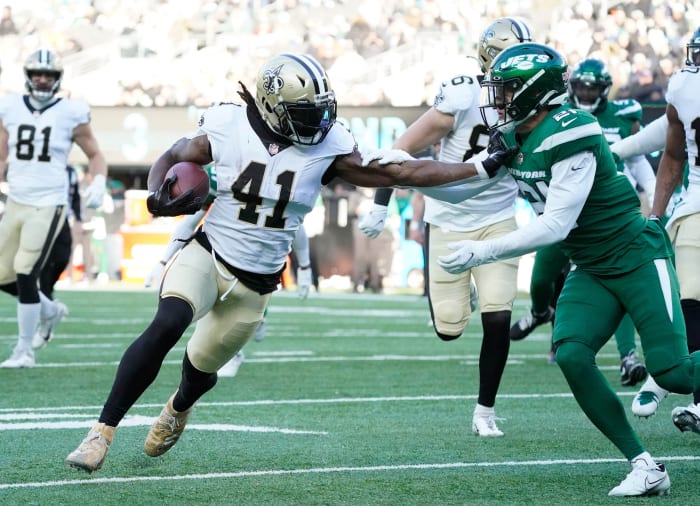 New Orleans Saints running back Alvin Kamara (41) scores a 1st half touchdown against the New York Jets. Mandatory Credit: Robert Deutsch-USA TODAY Sports